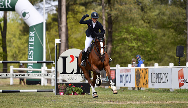 Quel couple, l'Allemande et la Manchoise! © Comité Equestre de Saumur / Photos Les Garennes 