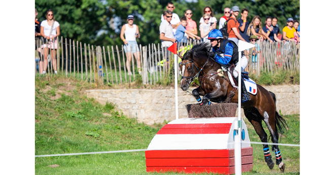 Mae Rinaldi et Boston du Verdon, médaillés d'or en équipe et en individuel en concours complet (© FEI/Lukasz Kowalski)