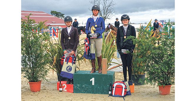 Coupe Amateur 4 : 1. Segolene Faust/Elko d’Areines (CRE CVL); 2. Anais Gardy/Cousin de la Folie (CRE Hauts de France); 3. Lou Anne Genix/Quai d’Orsay (CRE Auvergne-Rhône-Alpes)