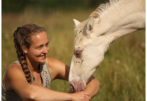 L'ostéopathe équin Celia Caffarelli