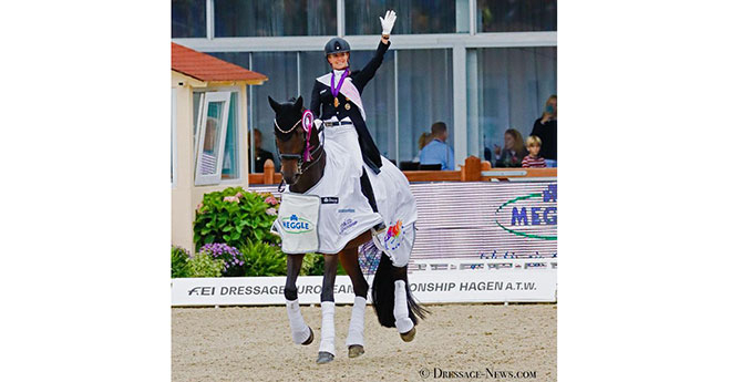 La triple championne d'Europe 2021 Jessica von Bredow-Werndl et Dalera (© Dressage-News.com)