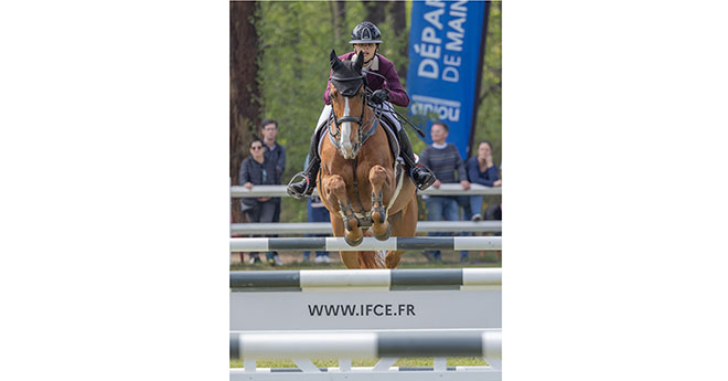 Joséphine Héteau en mode missile sur le tour avec Vidoc de Loume IFCE (© MG)