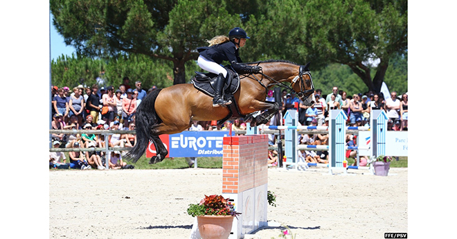 Emma Gay Le Breton et Bad Boy du Beau Mont (© FFE-PSV)