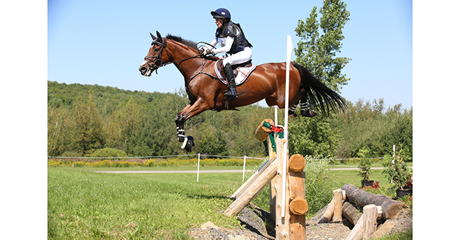 Elisabeth Halliday-Sharp (USA) et Miks Master C, membres de l'équipe victorieuse des USA et vainqueurs du CCI4*-S (© FEI/Amber Heintzberger)