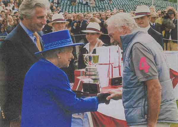 Vainqueur de la Queen's Cup en 2011, Édouard Carmignac et son emblématique équipe de Talandracas étaient à nouveau finalistes en 2014. L'équipe est toujours en course pour le titre de l'Open de France 2022. @Snoopy Production, Courtesy of  Édouard Carmignac.