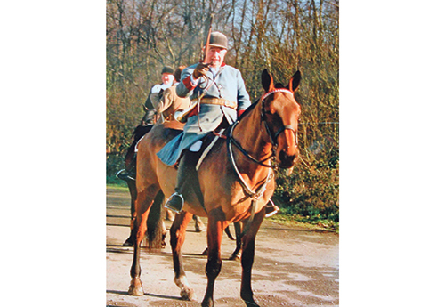 Pour la petite histoire, Jean-François Lescop (notre photo coll privée) montait une certaine Quenotte par Lurioso et Vestale du Bois Margot x Landau à la chasse. Cette Quenotte fut la mère entre autres de Cor de la Bryère, étalon le plus célèbre du monde mais aussi de Friday gagnant en Grand Prix avec un bouton de l’équipage !