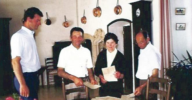 Olivier Brohier et ses oncles et tante, Jean, Thérèse et Georges Savary (© Collection privée)