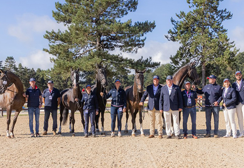 Sébastien Vincent, son team et le staff tricolore (© FFE/PSV/Mélanie Guillamot)