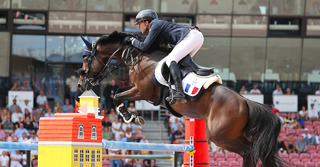 Simon Delestre et Cayman Jolly Jumper, ici aux championnats du monde 2022 à Herning (DEN), font partie de la liste « À cheval pour Paris » ©FFE/PSV