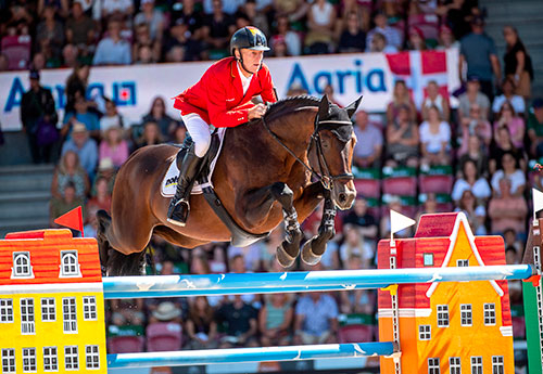 Médaillé d’or olympique, mondial et européen par équipes et triple champion de la Coupe du Monde FEI, Marcus Ehning portera le drapeau allemand en partenariat avec Stargold au Championnat d’Europe FEI 2023 à Milan (ITA) la semaine prochaine (© FEI)