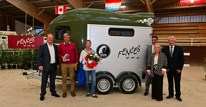 La famille Rulquin a récompensé Benoît Aiglon pour la victoire dans le challenge Cheval Liberté de son excellent Teaser vd Heffinck (© Les Garennes/Coll. Fences)