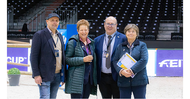 De droite à gauche Anne-Marie Turbé, présidente du jury, le juge Michaël Delignières, Marcie Quist steward et Johan Jacos chef de piste (© Melanie Guillamot)